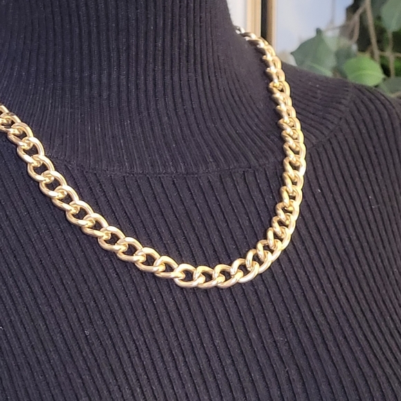 Gold tone Cuban link necklace - Picture 3 of 6